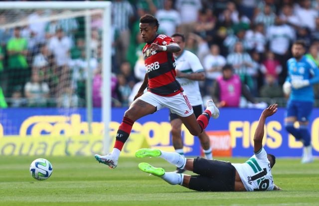 Bruno Henrique on the pitch / Publicity